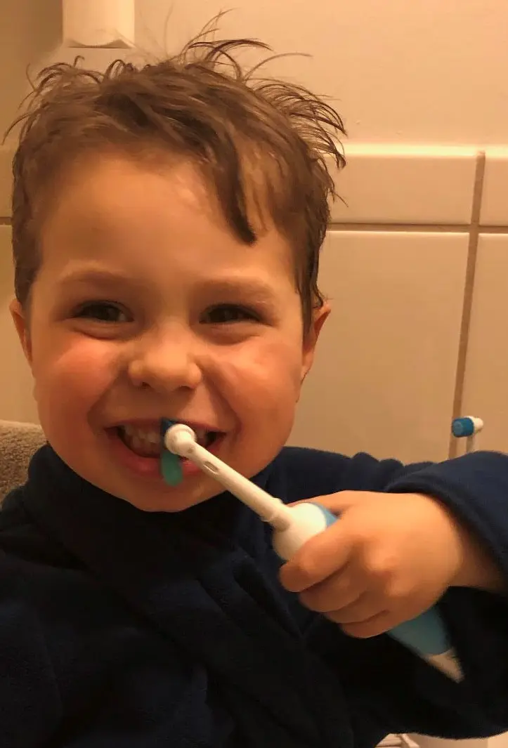 Hugo teeth brushing